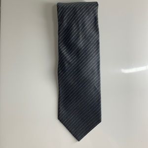 Hugo Boss men’s necktie. Smoke grey with subtle silver lines.